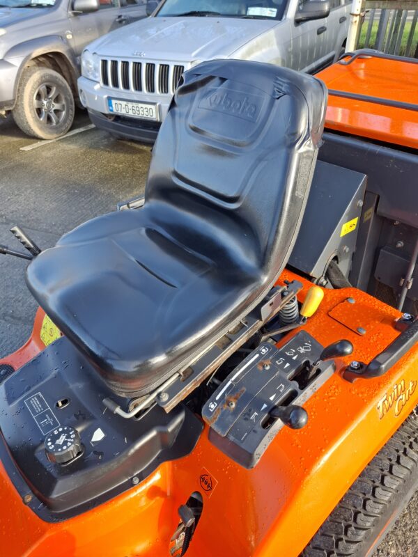 Kubota G23 Low Dump Diesel Mower - Image 8