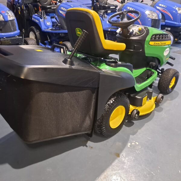 John Deere X155R Ride On Mower - Image 5